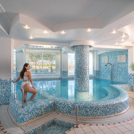 Hotel Baia Imperiale リミニ エクステリア 写真