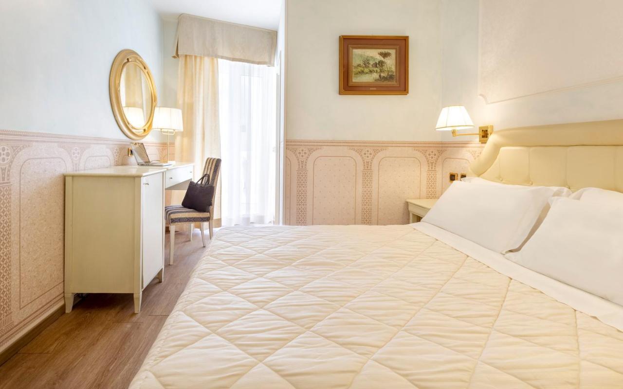 Hotel Baia Imperiale リミニ エクステリア 写真