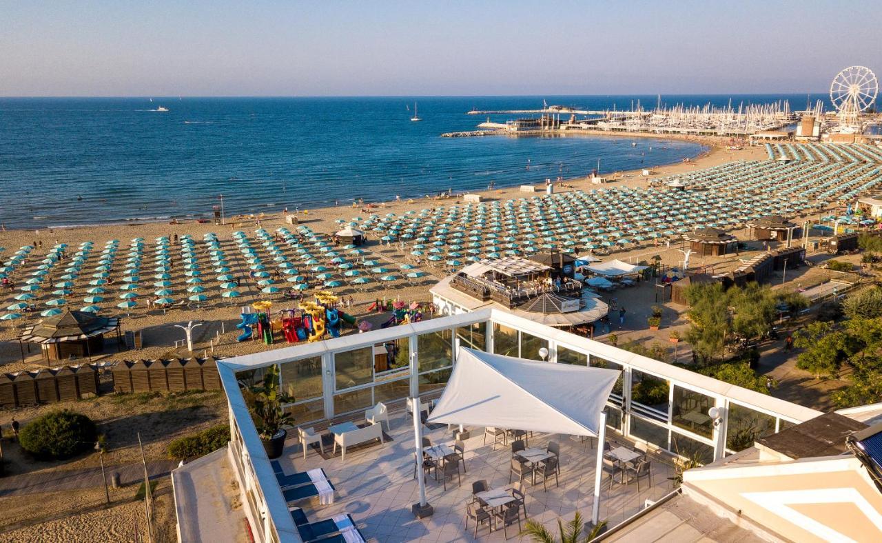 Hotel Baia Imperiale リミニ エクステリア 写真